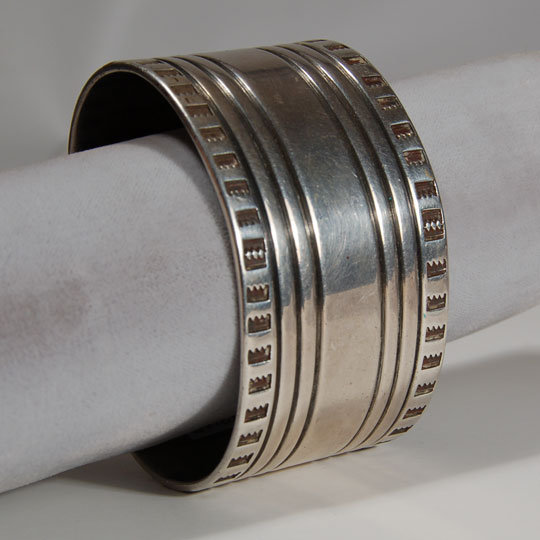 C3210B-bracelet.jpg