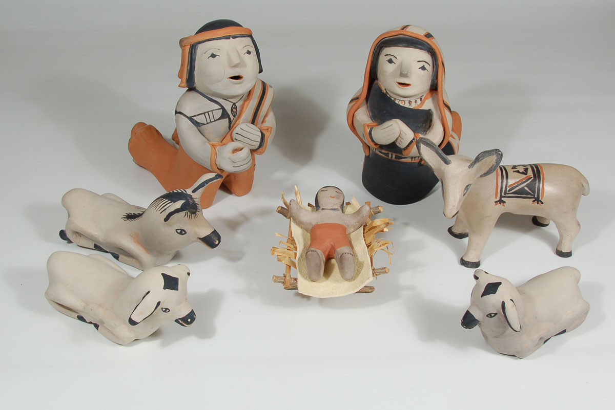 Storyteller Figurine - Cochiti Pueblo C3688.77 - Adobe Gallery, Santa Fe1200 x 801