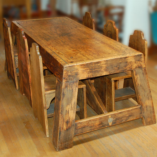C3847-table.jpg