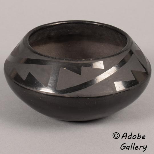 C4915P-black.jpg