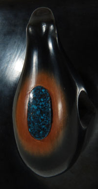 Close up view - The lid is topped with a black bear with a sienna back onto which is placed a beautiful Kingman turquoise stone with a wonderful matrix, the finest turquoise available.  