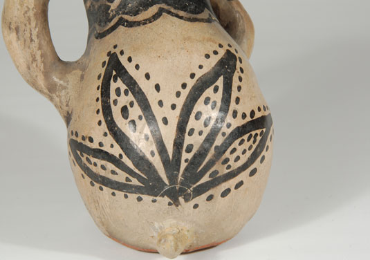 Figurine pottery has always been a tradition among the pottery-producing tribes. Cochiti Pueblo has always been at the forefront in this area, but other pueblos produced them too. 