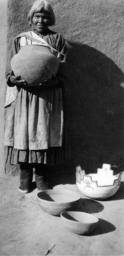 Catalina Zunie Southwest Indian Pottery historic Zuni Pueblo