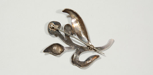 reverse side of the pin
