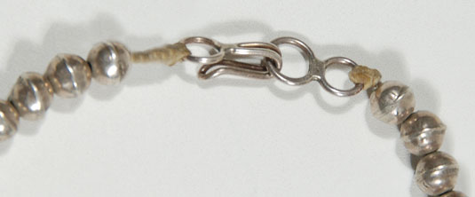 Necklace connection style - hook and loop.