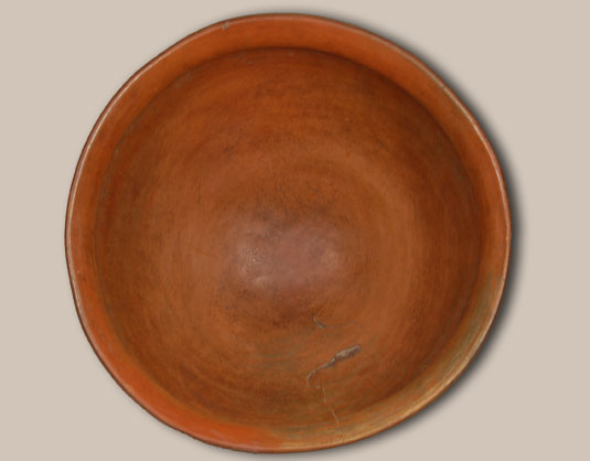 A polished interior is another criteria of dough bowls.