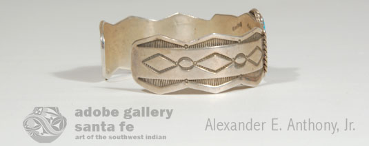 Side View of this Navajo Bracelet.