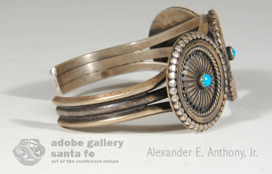 Alternate side view of this Navajo bracelet.