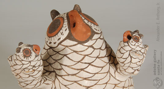 Close up view of this figurine and owlets.