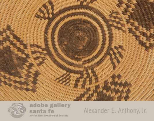 Close up view of the inside of this basket.